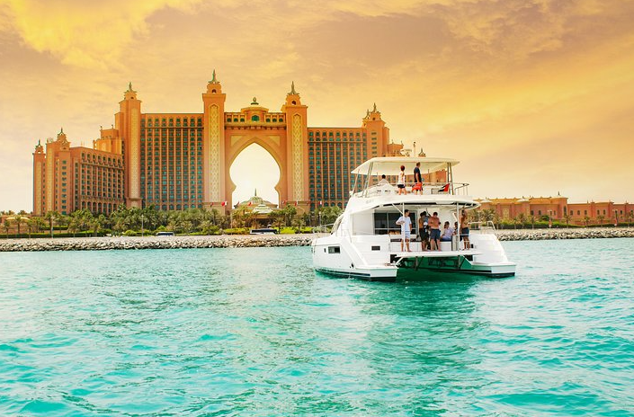 VIP Sunset Yacht Getaway – Private Yacht Tour in Dubai